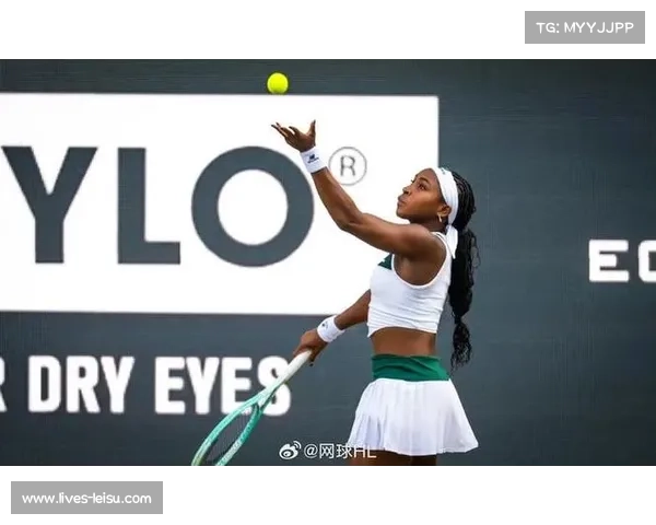 高芙战袍设计引发热议 复古蕾丝元素遭批为过时之选