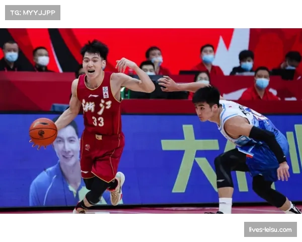 青岛队引进王奕博补强后场 目标锁定季后赛席位